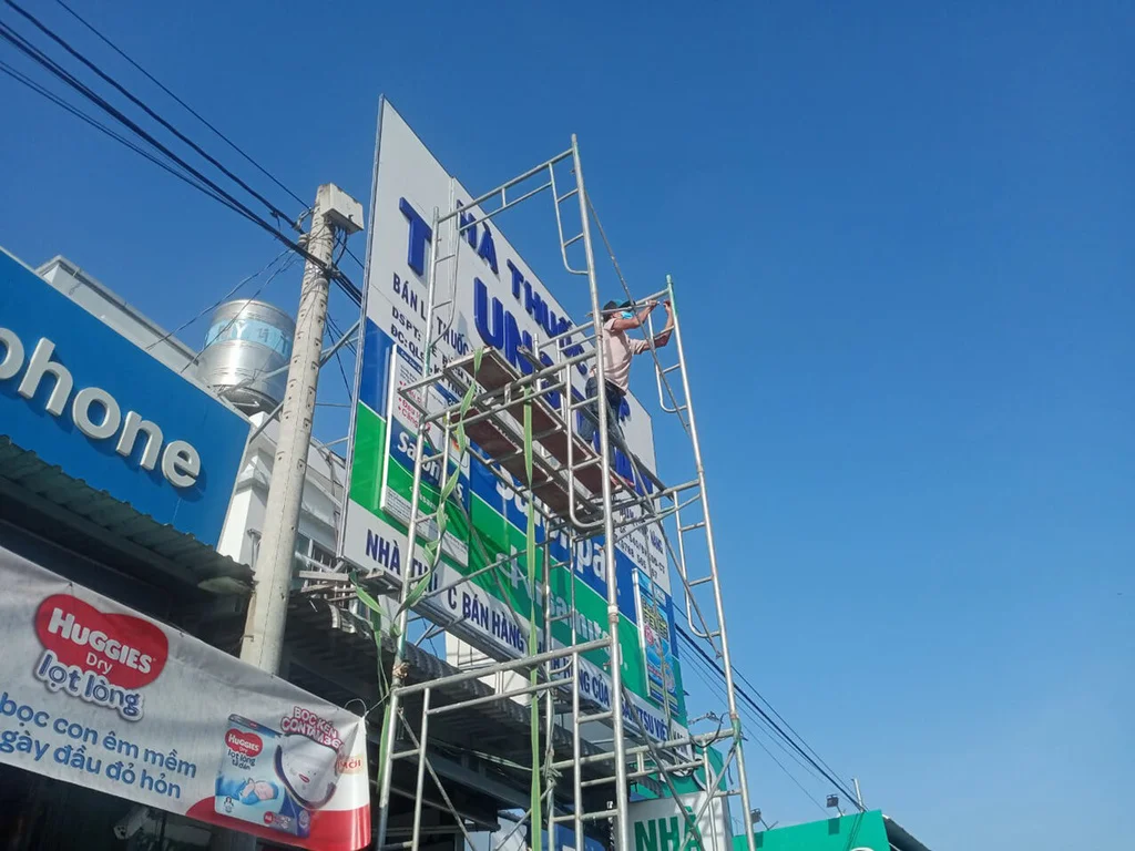 Một vài hình ảnh tiêu biết lắp đặt bảng hiệu alu chữ nổi