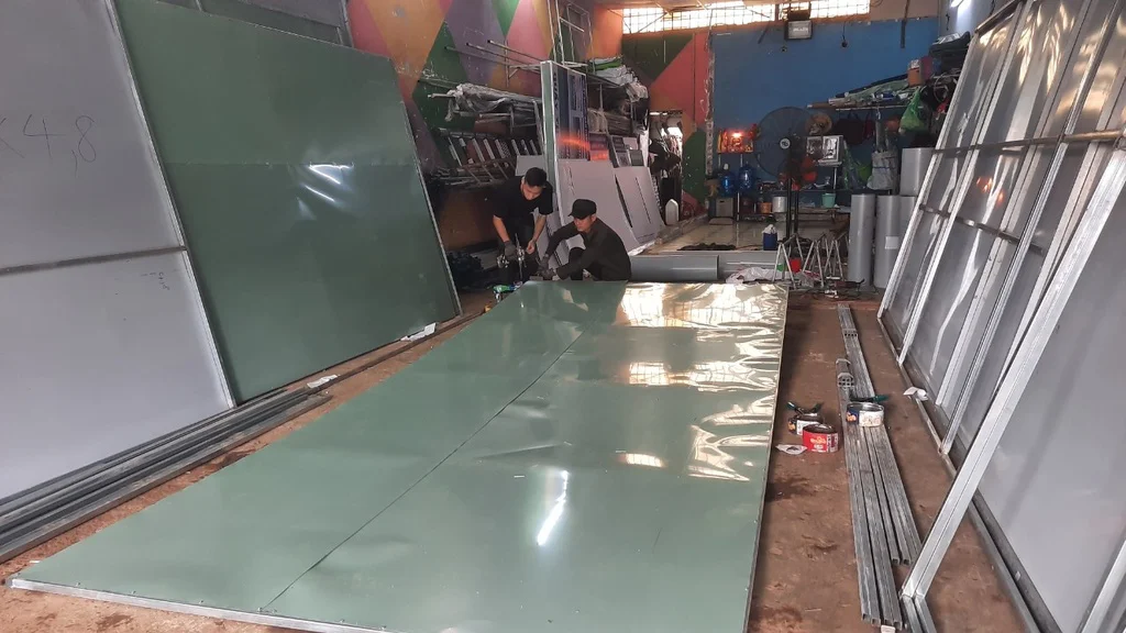 Quy trình thi công biển quảng cáo Decal 2