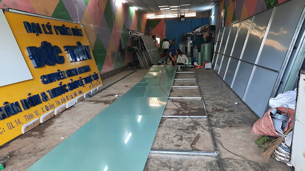Thi công bảng quảng cáo Decal cho công ty Đức Thùy